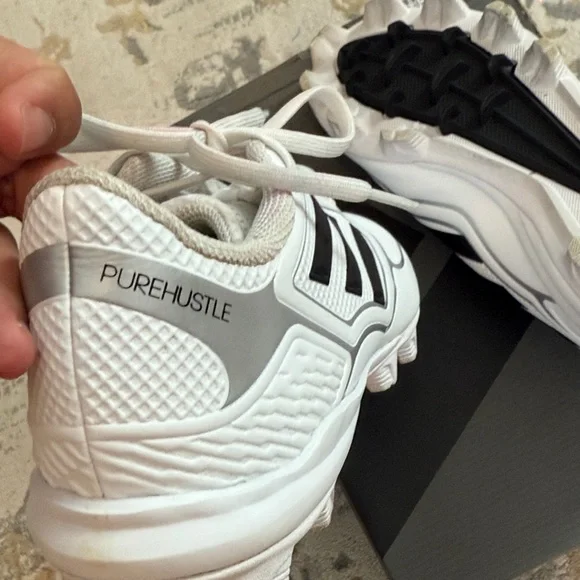 Adidas Woman White & Black SZ 9 Softball Cleats Good Condition small pink marks - Picture 5 of 6